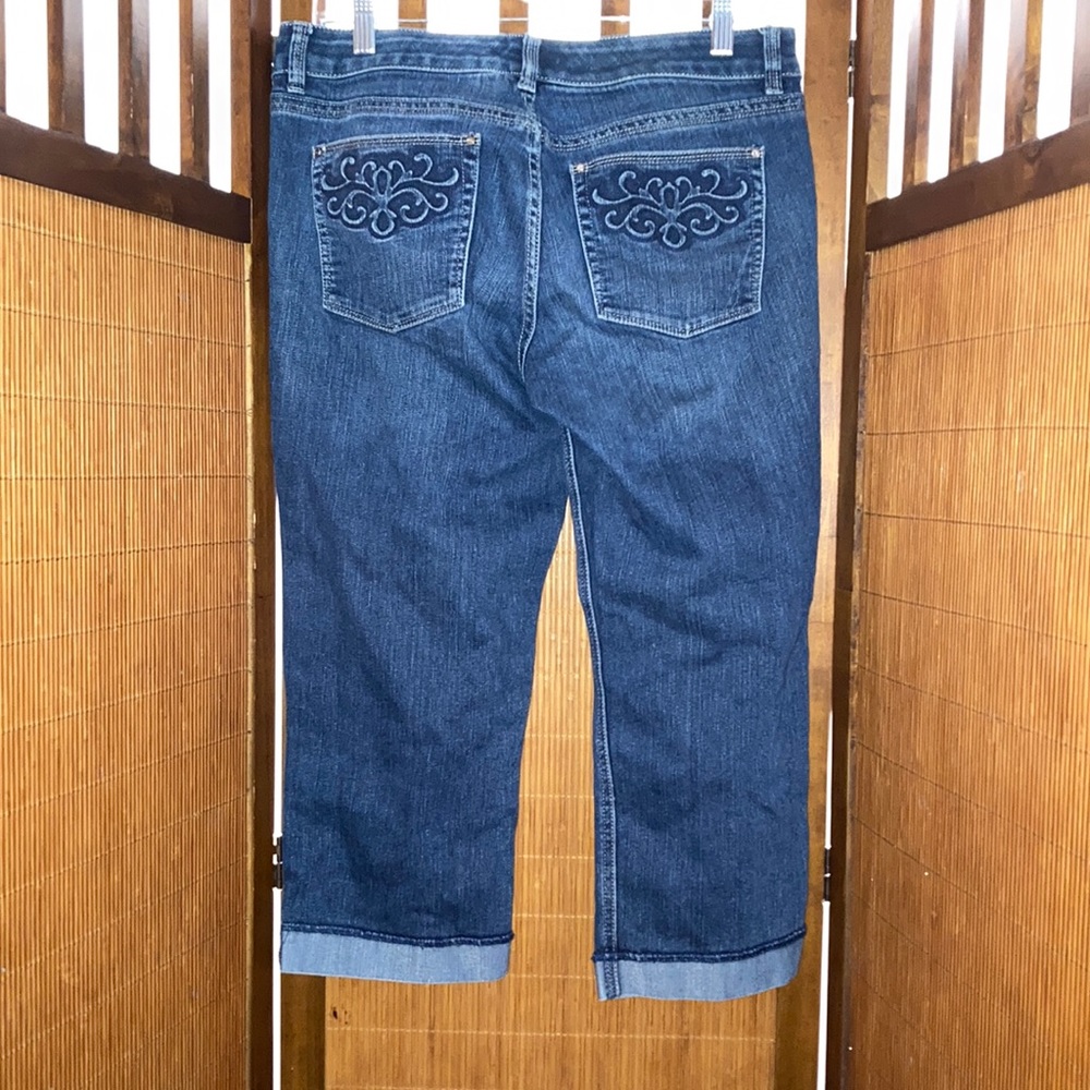 White House Black Market capris‎ 8 ⭐️